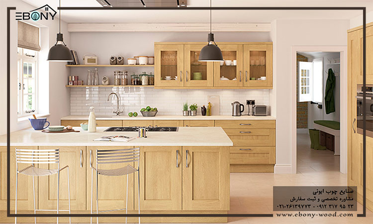 کابینت آشپزخانه کلاسیک چوبی طیف رنگ های مختلفی دارد.